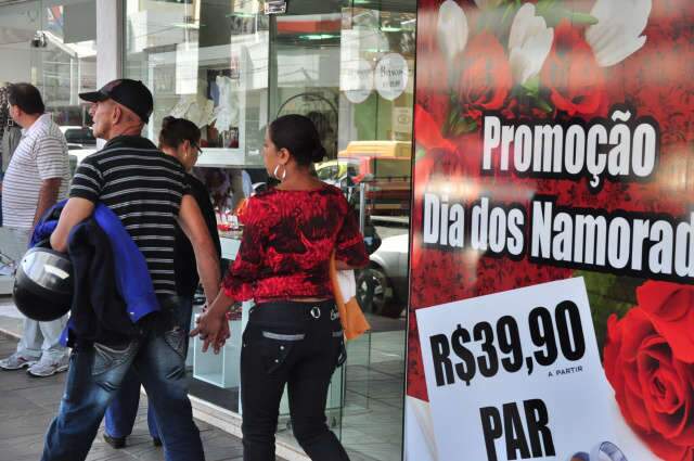  No Dia dos Namorados, maioria vai comprar roupa gasto m&eacute;dio ser&aacute; de R$ 168
