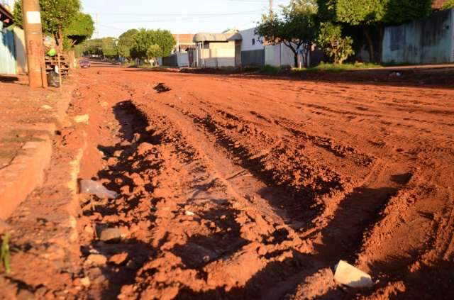 Moradores reclamam de obra do PAC parada no Marcos Roberto 