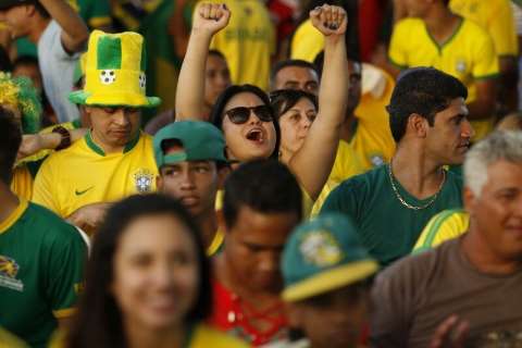 Sobe para dois mil torcedores na Vila Brasil assistindo Brasil e Croácia