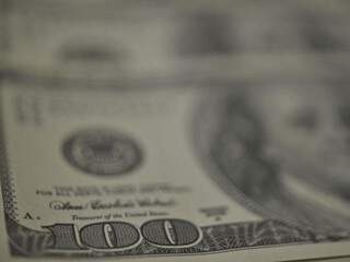 D&oacute;lar encerra o dia com alta de 0,42%, cotado a R$ 4,17; Bolsa tem queda