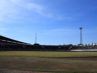 Estádio Morenão, que não recebe jogos desde outubro de 2014 (Foto: Marina Pacheco)
