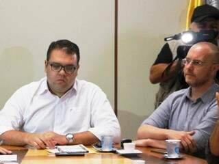 Promotor Ricardo Rotunno (à direita) com o vereador Alan Guedes em fevereiro deste ano (Foto: Helio de Freitas)