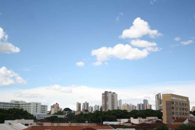 Quarta-feira amanhece com temperatura amena e h&aacute; riscos de temporal