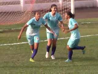 Meninas das Moreninhas comemoram gol contra o Galo no Jacques da Luz (Foto: TV FFMS/Reprodução)