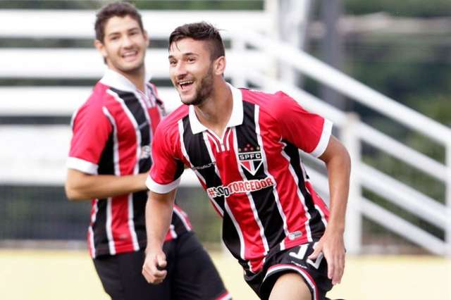 Reservas aproveitam chance e d&atilde;o show em vit&oacute;ria tricolor contra Bragantino