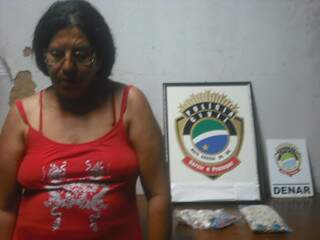 Maria Fernandes da Rocha, de 57 anos, foi presa com 680 gramas de pasta base de cocaína (foto: Paula Maciulevicius)