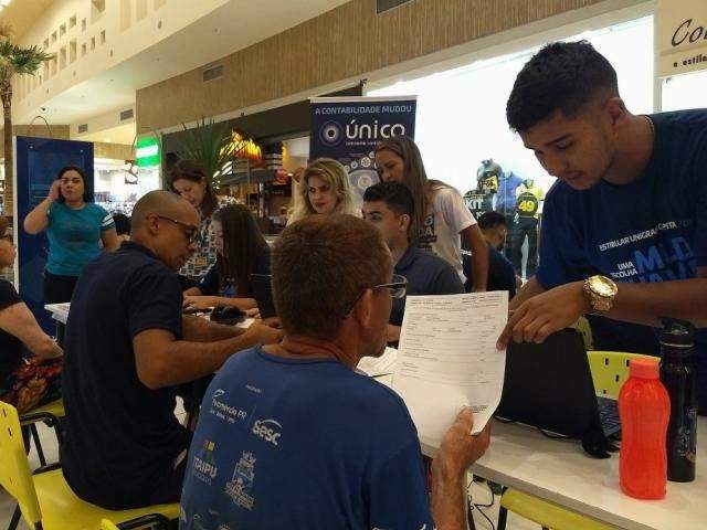 Em a&ccedil;&atilde;o gratuita, acad&ecirc;micos auxiliam na declara&ccedil;&atilde;o do Imposto de Renda