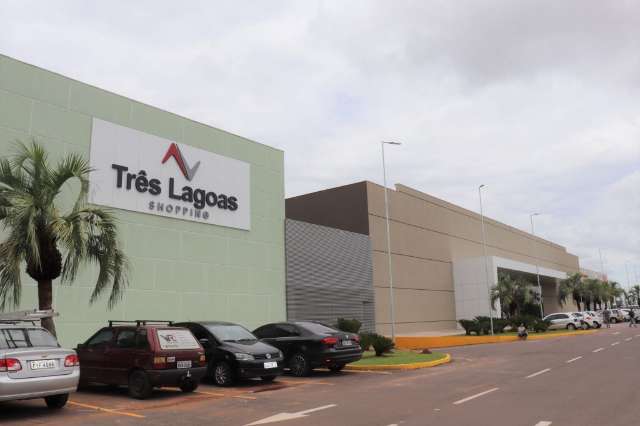 Com 40 lojas abertas, primeiro shopping de Tr&ecirc;s Lagoas &eacute; inaugurado 