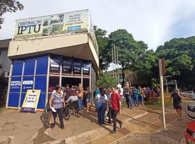 No pen&uacute;ltimo dia, contribuintes enfrentam fila de 1 hora no Refis de Natal