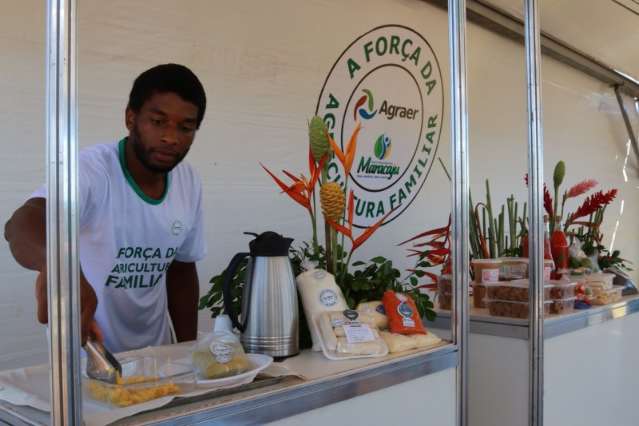 Para divulgar produ&ccedil;&atilde;o, Showtec tem stand com produtos da agricultura familiar