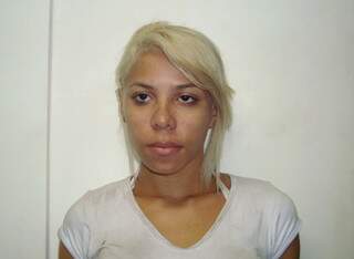 Travesti Melissa foi presa sob a acusação de roubos na região central. (Foto: Polícia Civil)