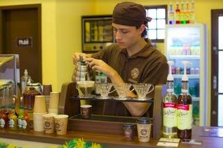 Fernando Silva da Costa Silva é o barista do Cheirin Bão e sabe tudo sobre café! (Foto: Fernando Antunes)