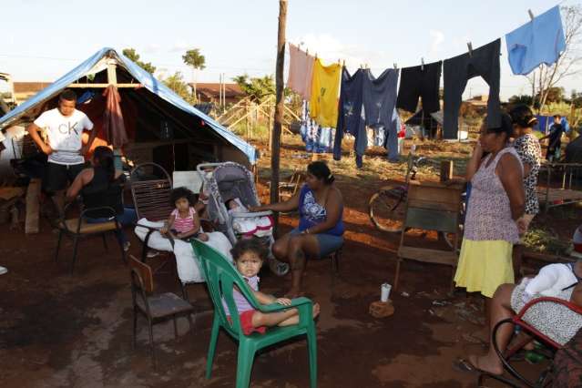 &Iacute;ndios imitam MST e acampam para cobrar cria&ccedil;&atilde;o de aldeias urbanas