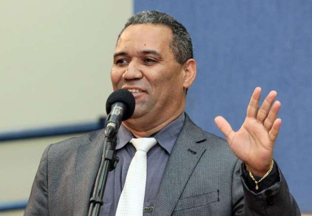 Em meio &agrave; crise, prefeito convida cinco para assumir a lideran&ccedil;a