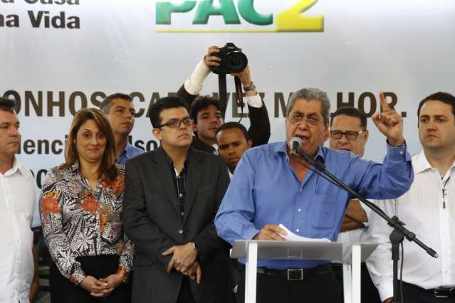 Puccinelli ataca 14 meses de paralisia e chama Bernal de &ldquo;anta&rdquo;