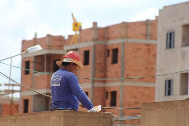 Atraso em obras do Minha Casa Minha Vida e PAC amea&ccedil;a 13&ordm; de oper&aacute;rios