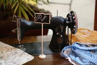Máquina de costura que dona Angelina usou até os 98 anos. (Foto: Alcides Neto)