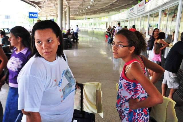  Em busca de descanso ou fam&iacute;lia, viajantes compartilham pressa de chegar