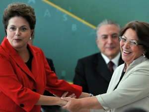  Ideli toma posse na Secretaria de Rela&ccedil;&otilde;es Institucionais prometendo &quot;bom di&aacute;logo&quot; com o Parlamento