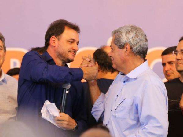 &quot;Vim para somar&quot;, diz prefeito considerado &#039;plano do B&#039; do PMDB