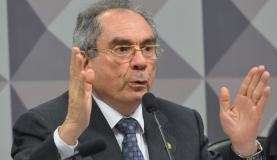 Senador rev&ecirc; decis&atilde;o e mant&eacute;m prazo de 15 dias para defesa de Dilma