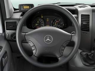 Mercedes-Benz lança van Sprinter de 10 lugares