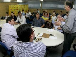 Prefeitos e secretários de cinco municípios compareceram a reunião (Foto: Divulgação/Chico Ribeiro)
