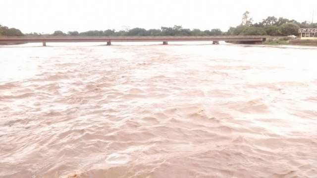 Rio Taquari sobe 51 cent&iacute;metros em 24 h e tem terceira maior cheia da hist&oacute;ria 