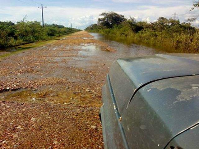 Cheia dos rios Aquidauana e Miranda chega &agrave; Estrada Parque
