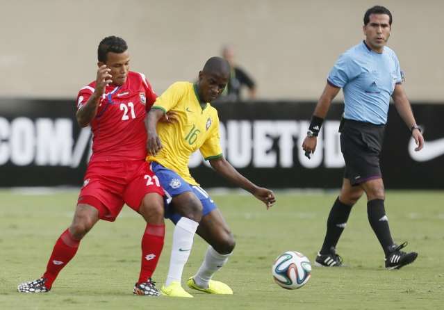 Neymar brilha, Brasil passa no 1&ordm; teste e goleia Panam&aacute; por 4 a 0
