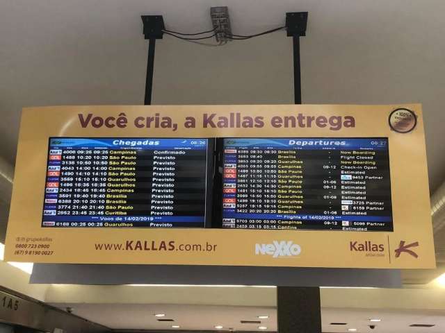 Com temporal, aeroporto opera por instrumentos e tem 4 voos cancelados