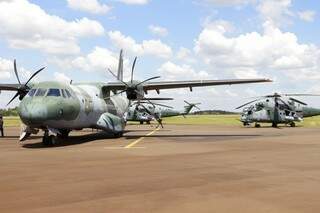 Aeronaves usadas na Operação Ostium, no aeroporto de Dourados (Foto: Helio de Freitas)