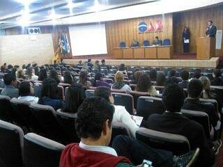 Audiência debate proposta nacional de ampliação do curso de direito. (Foto:OAB)