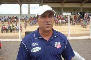 Diretor de futebol, Amarildo de Carvalho assume interinamente o cargo de treinador (Foto: Arquivo)