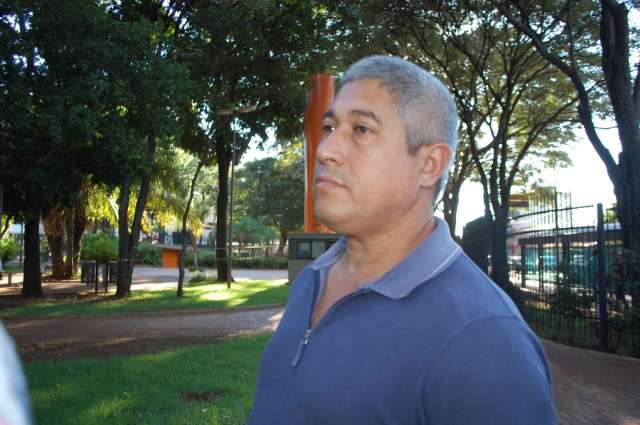 Ap&oacute;s cassa&ccedil;&atilde;o, popula&ccedil;&atilde;o amanhece dividida entre comemora&ccedil;&atilde;o e revolta