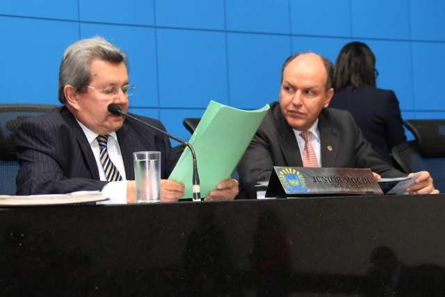 Deputados aprovam projeto que obriga hospitais a ter dentistas em UTIs