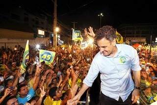 Aécio tem 57,09% dos votos válidos, diz pesquisa.  (Foto: Marcos Fernandes/ Coligação Muda Brasil)