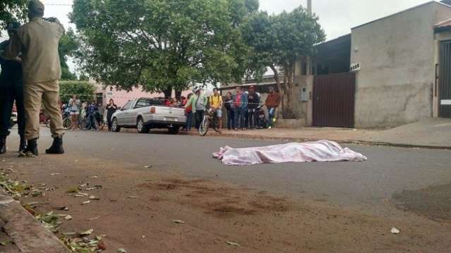 Crian&ccedil;a de 6 anos morre atropelada por caminh&atilde;o na rua de sua casa