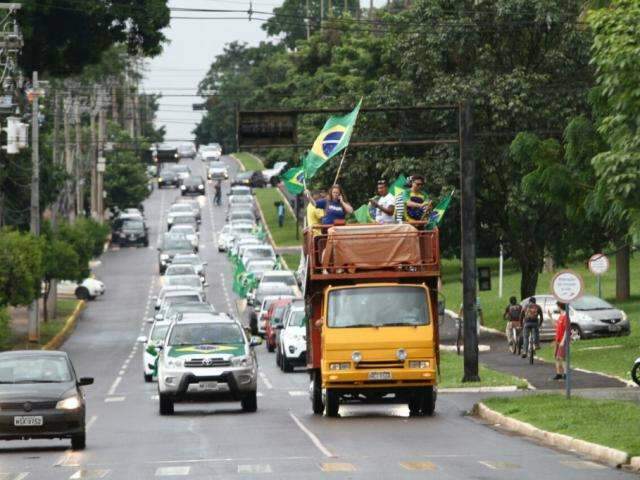 Grupos comemoram na Afonso Pena condena&ccedil;&atilde;o de Lula &agrave; pris&atilde;o