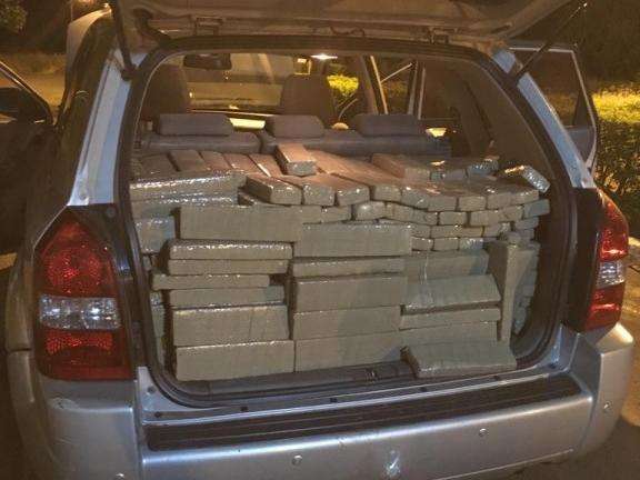 Grupo &eacute; preso com 750 kg maconha que seria levada para Goi&acirc;nia
