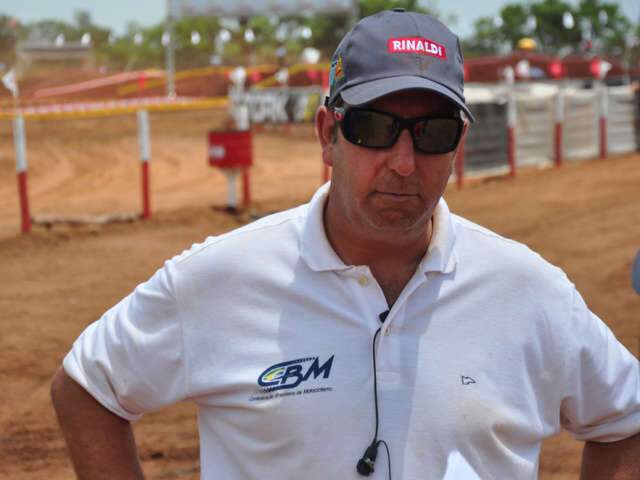  Pilotos de motocross enfrentam calor em pista r&aacute;pida de MS