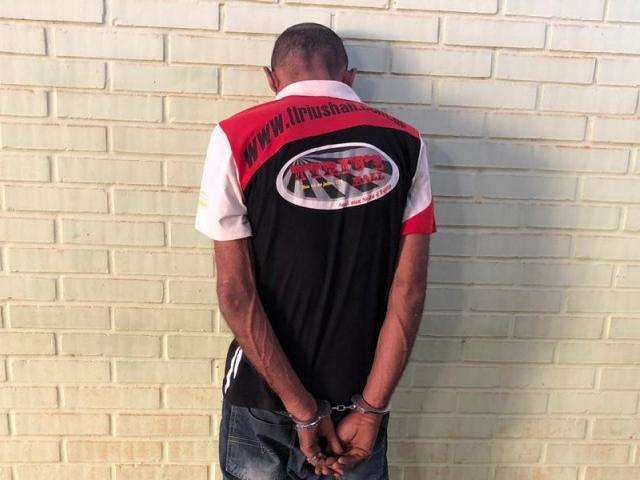 Ladr&atilde;o aponta arma para cabe&ccedil;a de beb&ecirc; de 3 meses durante assalto 