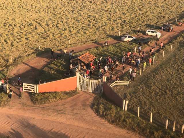 Onze dias ap&oacute;s retirar &iacute;ndios, Pol&iacute;cia Militar permanece em fazenda 