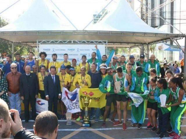 Corrida do Facho re&uacute;ne 180 atletas no anivers&aacute;rio de Campo Grande