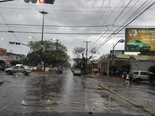 Dourados registrou em um dia mais da metade da chuva prevista para agosto. (Foto: Helio de Freitas)