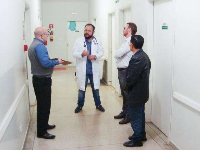 Em dilig&ecirc;ncia, promotores encontram UPA lotada e sem medicamentos