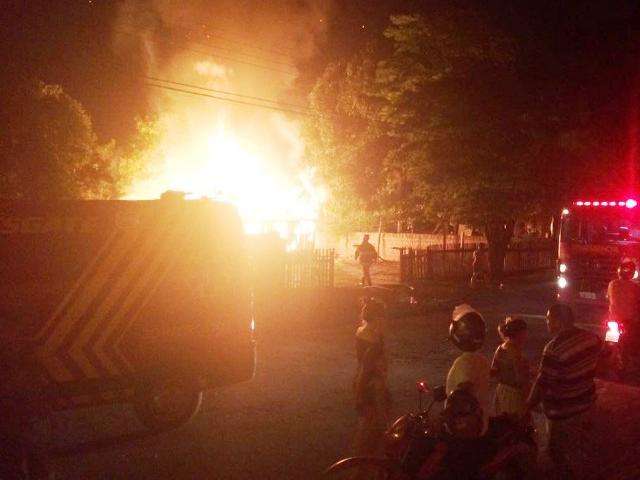 Morador esquece panela no fogo e encontra casa destru&iacute;da por inc&ecirc;ndio 