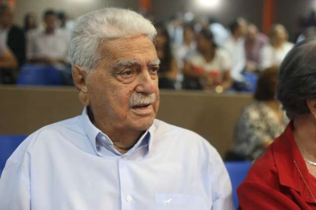 O governador, a mo&ccedil;a e o ferrovi&aacute;rio: vidas unidas na saudade do trem