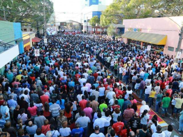 Celebra&ccedil;&atilde;o e Corpus Christi re&uacute;ne 20 mil em missa e prociss&atilde;o no Centro