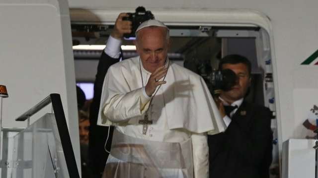 Papa Francisco agradece aos brasileiros, pede ora&ccedil;&otilde;es e diz at&eacute; breve